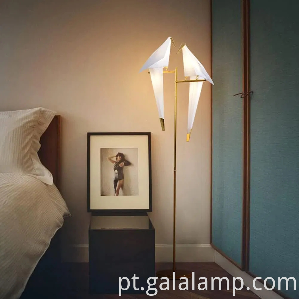 Lâmpada de pássaro decorativa nórdica moderna com design de guindaste dourado de luxo